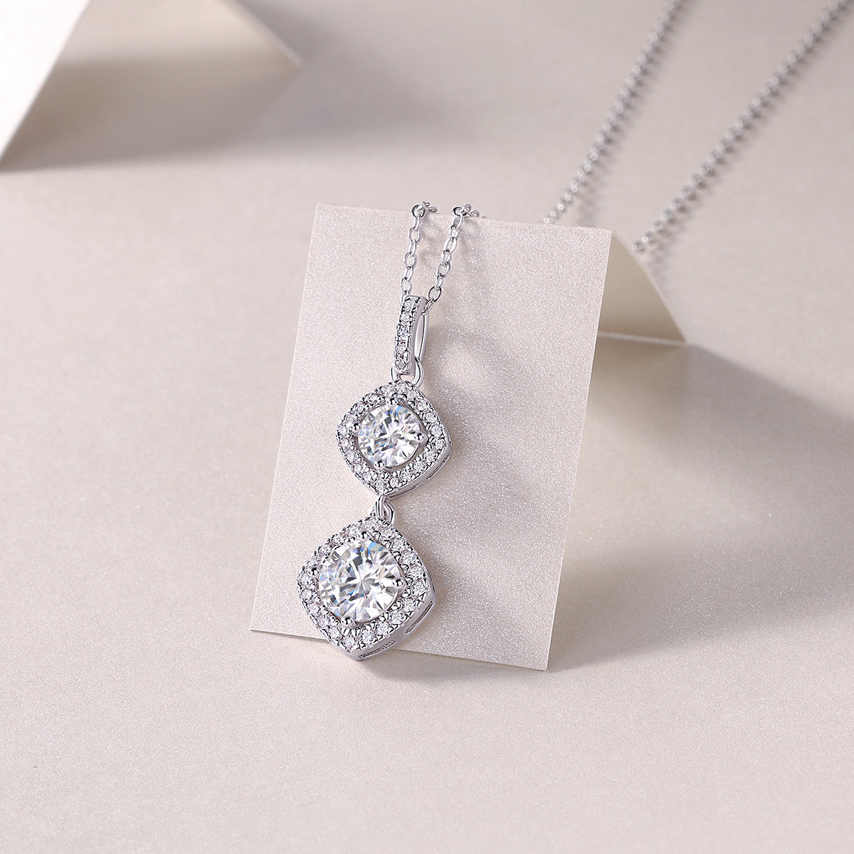 Snow Field Fairyland - A Fashionable And Light Luxury Jewelry Pendant Necklace Set With Top-quality Moissanite, S925 Silver Plated Platinum